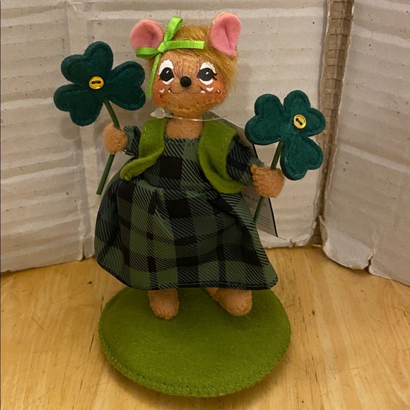 Annalee 5 inch shamrock girl Mouse. NWT. Perfect for St Patrick’s Day decor - Picture 2 of 6